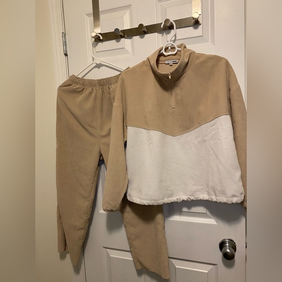 Fashionova Sweatsuit - Picture 5 of 5